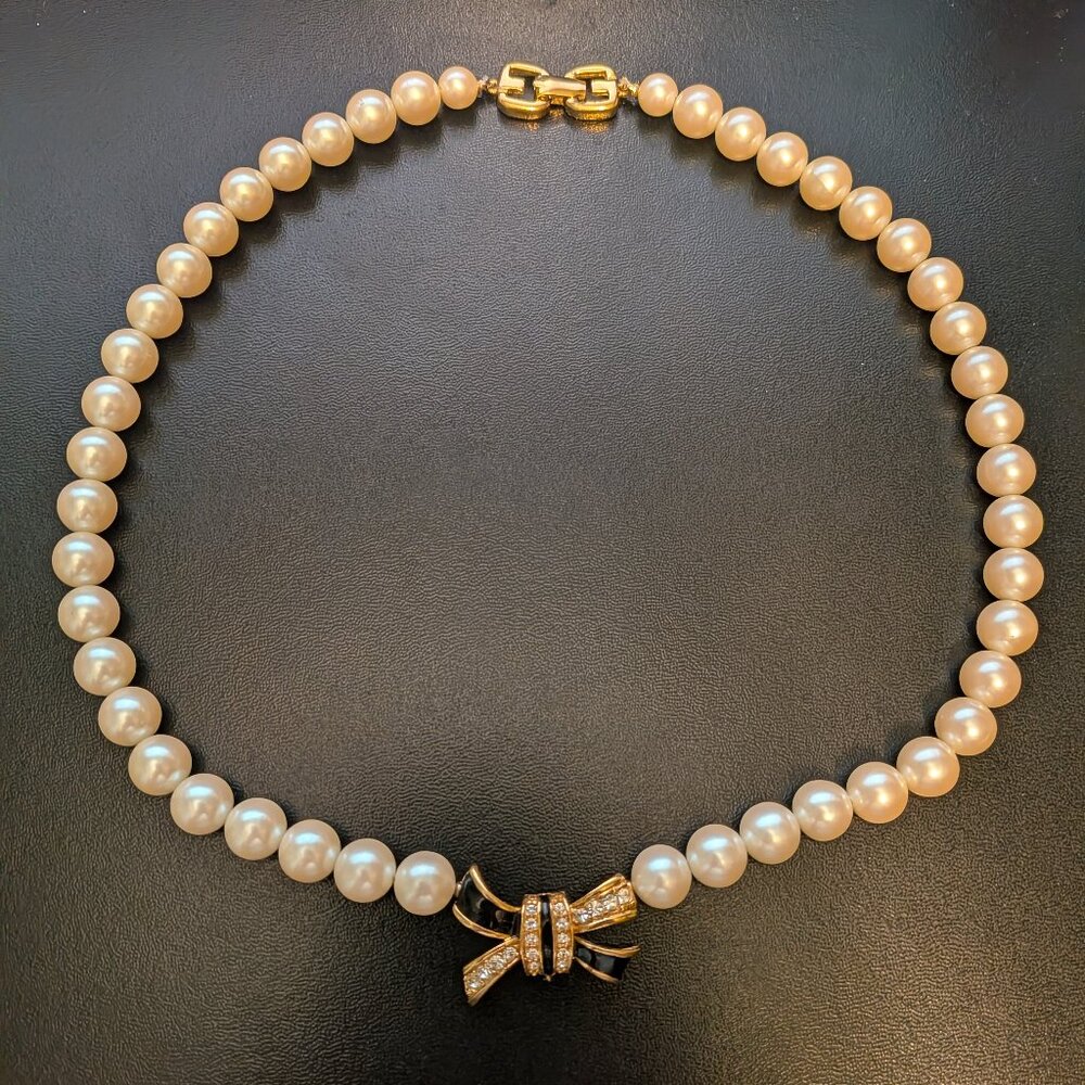 Givenchy Vintage Faux Pearl Bow Necklace - Picture 1 of 6